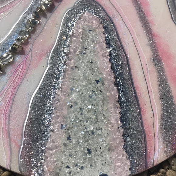 Pink goddess inspired Epoxy resin geode - Picture 3 of 8